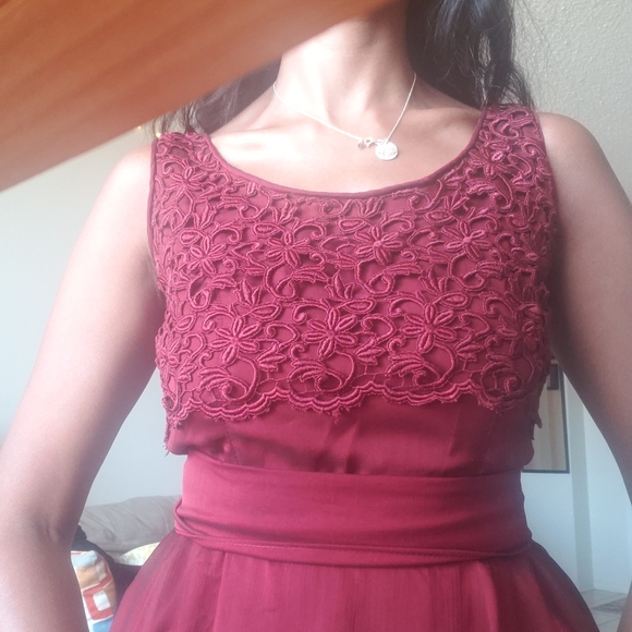 Red Silk Lace and Tissue Frock - Picture 3 of 4